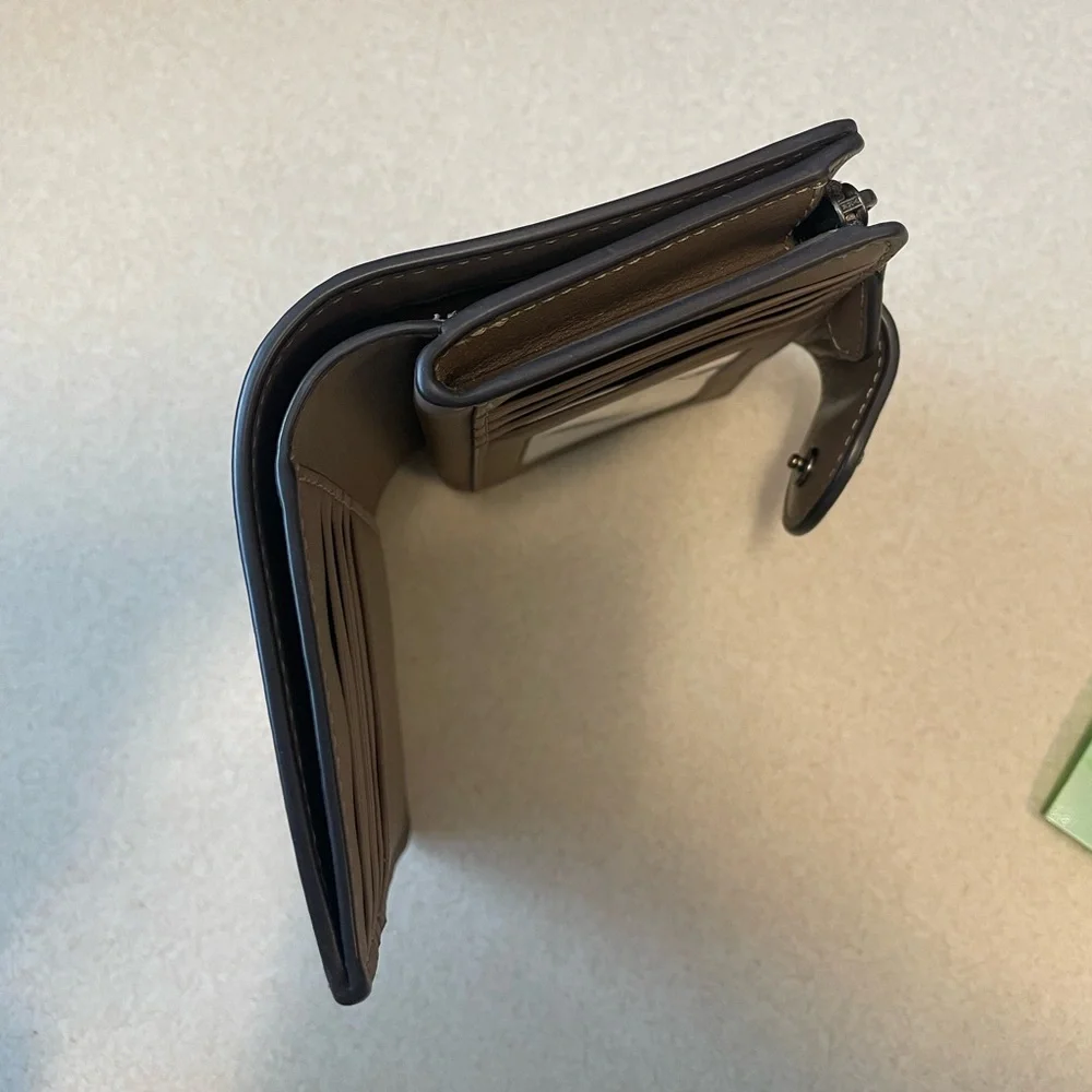 Coach 🤎🩶 medium corner zip Wallet Dark Stone leather NWOT - Picture 6 of 16